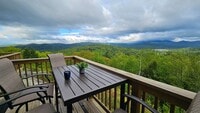 Building Photo - FURNISHED WINTER SEASONAL - 3 bedroom with Stunning Views, 6 mo lease - $2675/mo