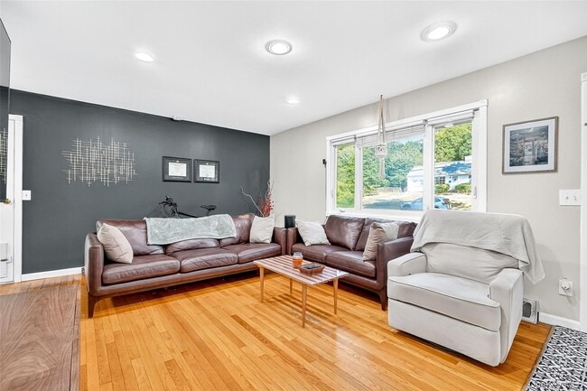 Building Photo - 512 High St