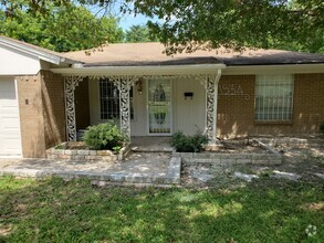 Building Photo - 1534 Harlandale Ave