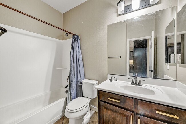 Building Photo - 3631 E Sophie Ln