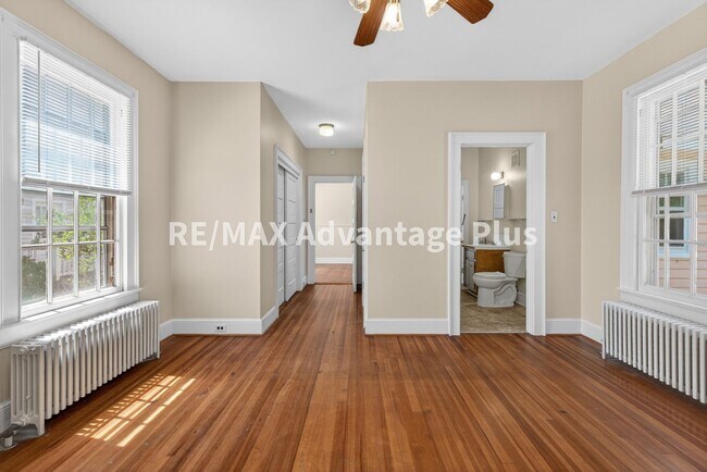 Building Photo - 106 Grove St