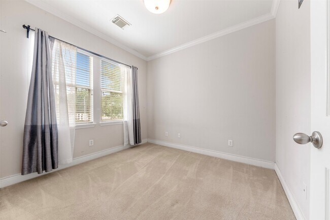 Building Photo - 7138 Sun Village Dr