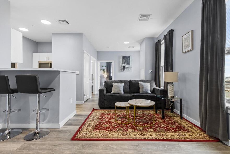 Building Photo - 95 Broadway-SI ID1240399P