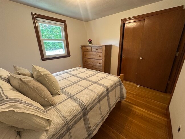 Building Photo - 10 Cedar Ridge Dr