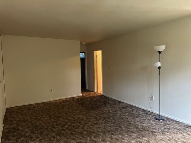 Building Photo - 696 Walborn Rd