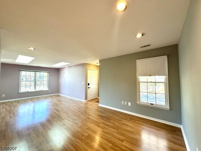 Building Photo - 184 Milkweed Ct