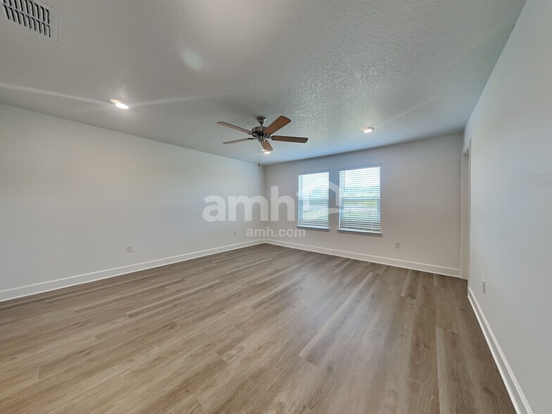 Building Photo - 37777 Dusty Saddle Ln