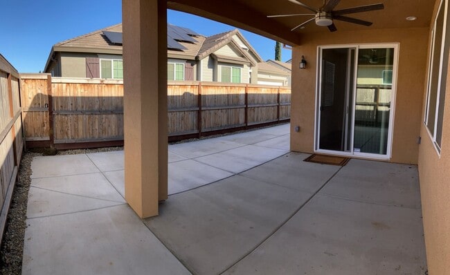 Building Photo - 1977 Apiary Wy