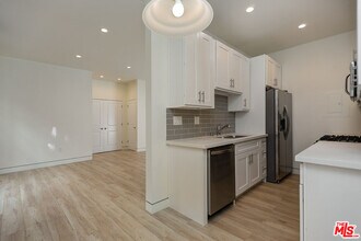 Building Photo - 7223 Willoughby Ave