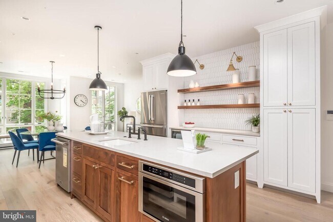 Building Photo - Luxury Penthouse Rowhome Condo in Historic...