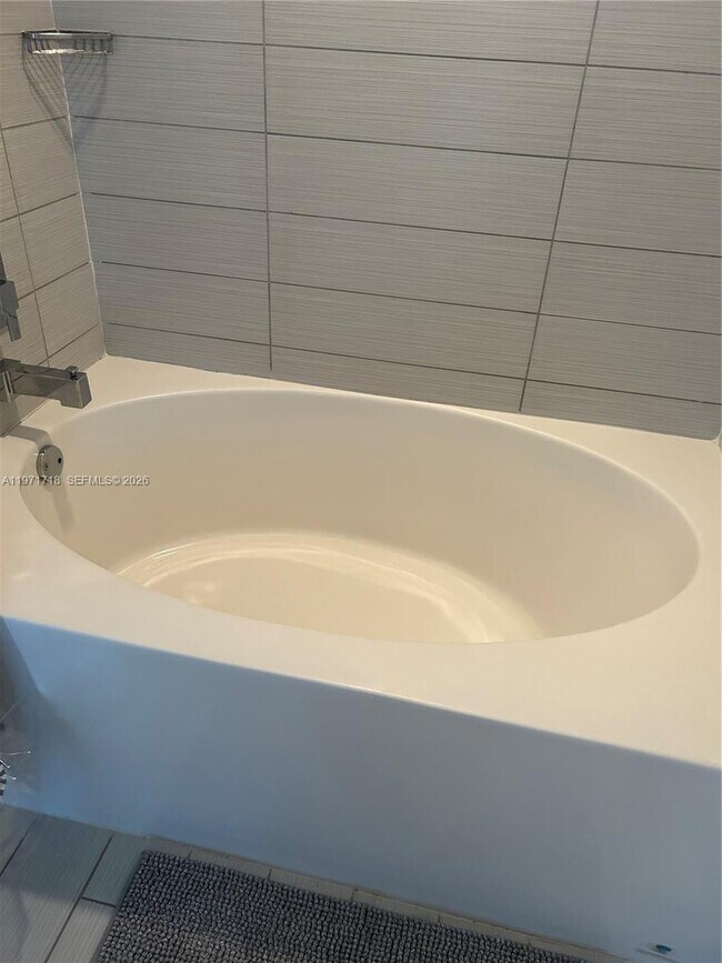 Building Photo - 999 SW 1st Ave