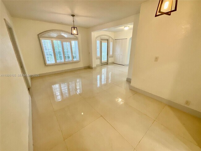 Building Photo - 1612 NE 2nd Ct