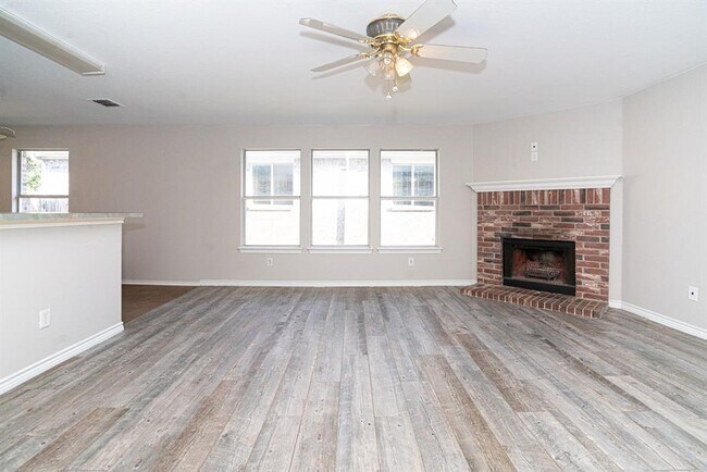 Building Photo - 2704 Frontier Ln