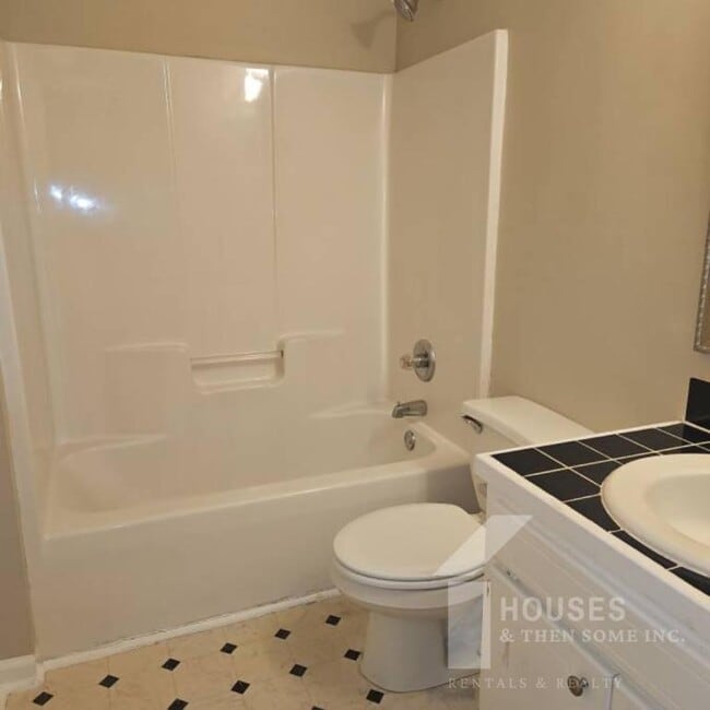 Building Photo - 403 Fairdale Dr