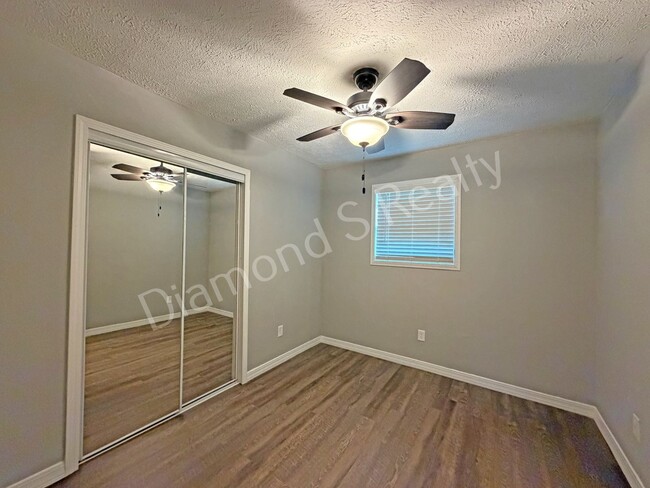Building Photo - Spacious, Clean 3 Bedroom Home + Bonus Room Available!