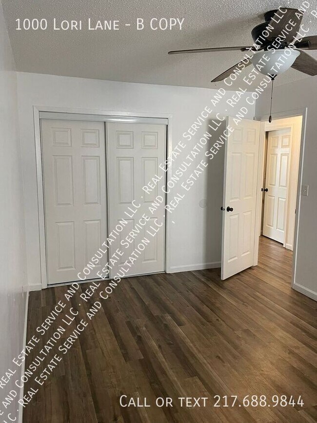 Building Photo - 1000 Lori Ln