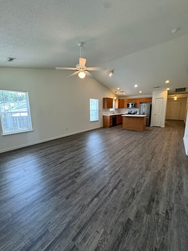 Building Photo - 132 Springwood Ln