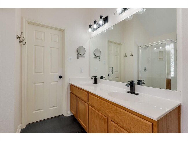 Building Photo - 200 Middle Creek Dr