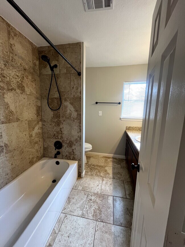 Building Photo - 9613 Westview Dr