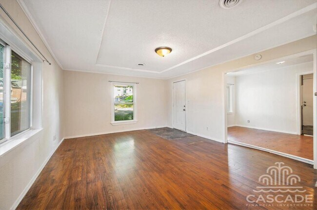 Building Photo - 707 N Forest Ave