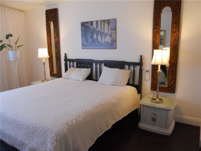 Building Photo - 1303 Capella S