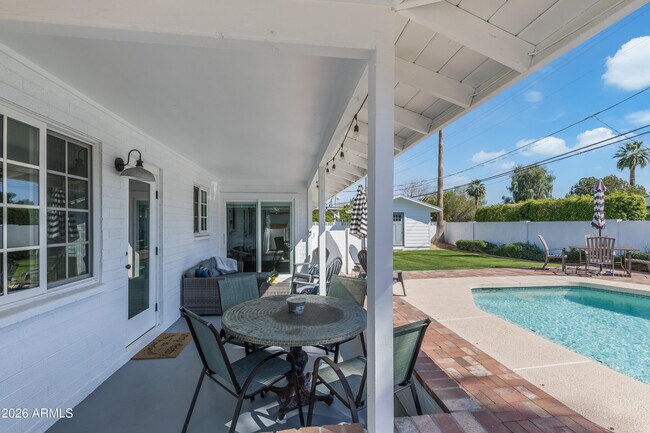 Building Photo - 4211 E Whitton Ave