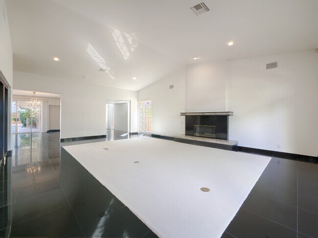 Building Photo - 48600 Shady View Dr