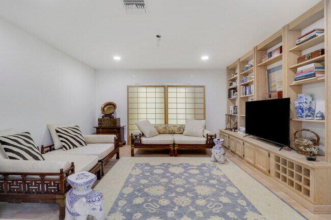 Building Photo - 13760 Sand Crane Dr