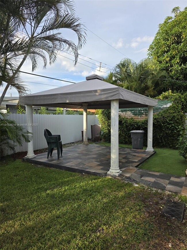 Building Photo - 8090 W 18th Ct