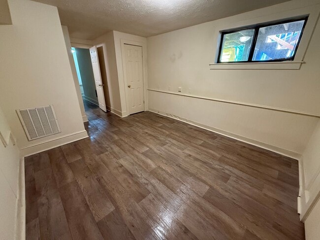 Building Photo - Bloomfield