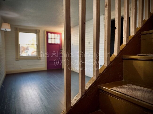 Building Photo - 604 NE San Rafael St
