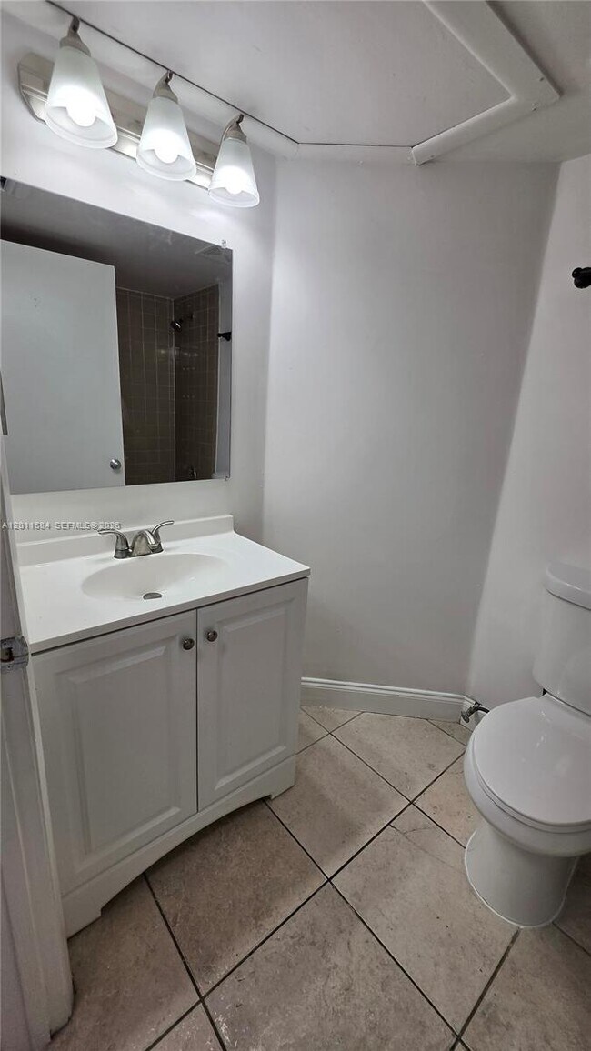 Building Photo - 2880 N Oakland Forest Dr
