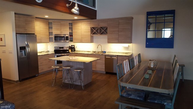 Building Photo - 8 br, 5 bath Condo - 2225 S Shore Dr Harbo...