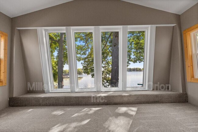 Building Photo - 391 Shady Oaks St