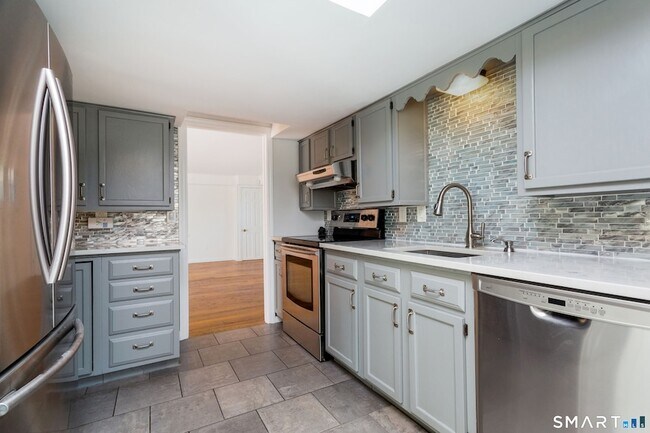 Building Photo - 437 Hulls Farm Rd