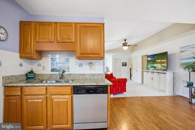 Building Photo - 6117 Riverview Dr