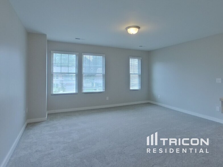 Building Photo - 710 Anglin Forest Way
