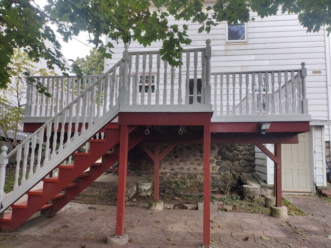 Building Photo - 46 Pleasant View St