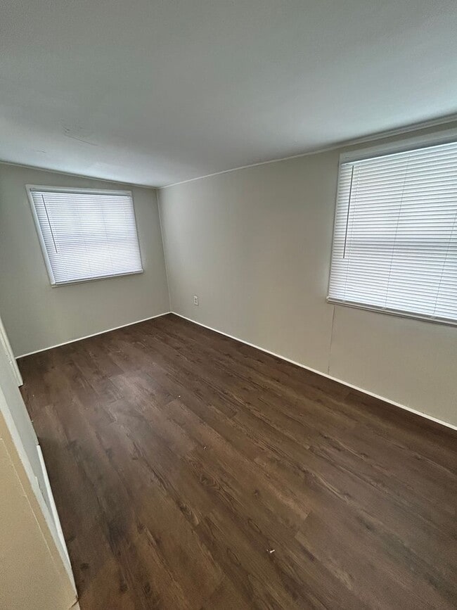 Building Photo - 910-914 N 11th Street