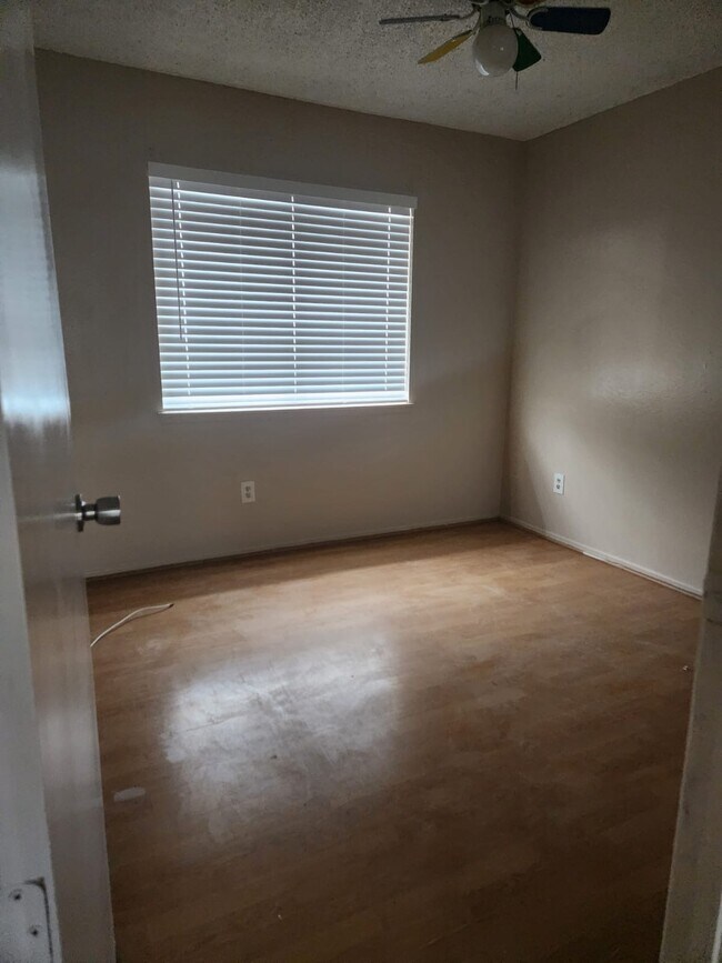 Building Photo - 6839 John Dr