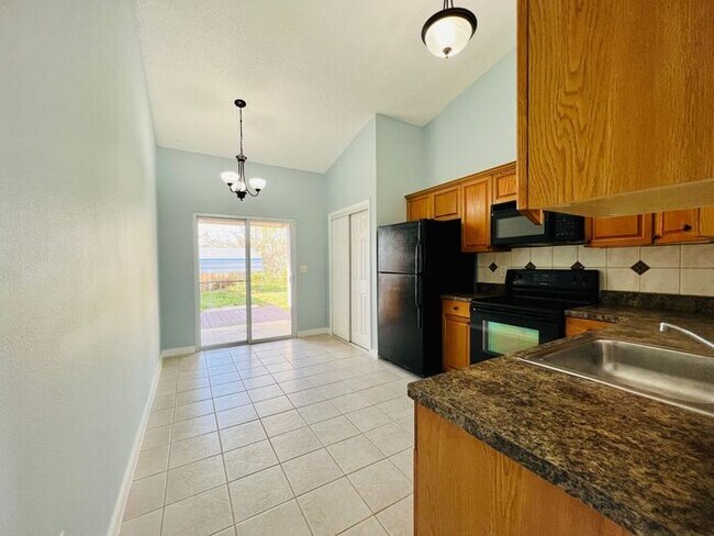 Building Photo - 2 Bedroom Candlewyck