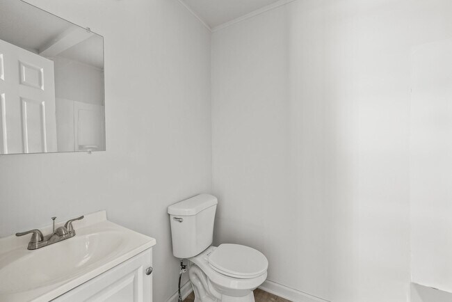 Building Photo - Beautiful Fully Renovated Midfield Home