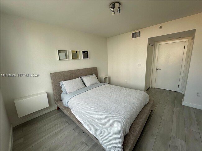 Building Photo - 800 Claughton Island Dr