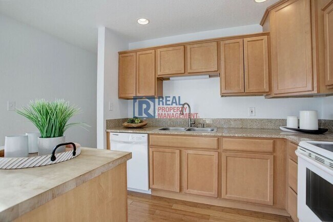 Building Photo - 8487 Everett Way