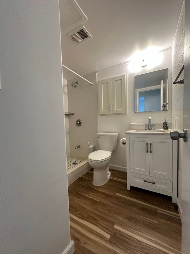 Building Photo - Lalawai Hale 2 bedroom, 1 bath, 1 uncovere...