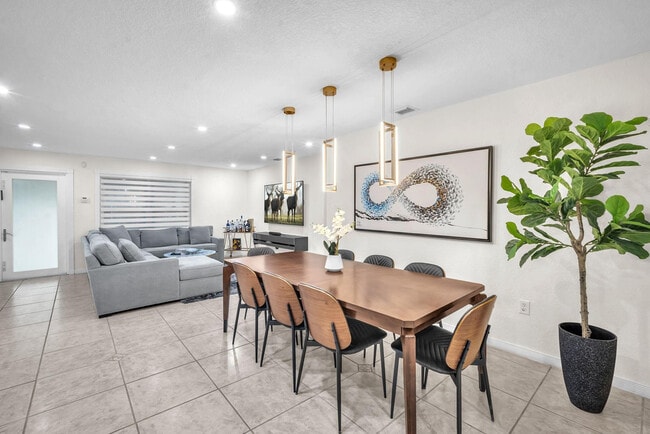 Building Photo - 4521 SW 34th Dr