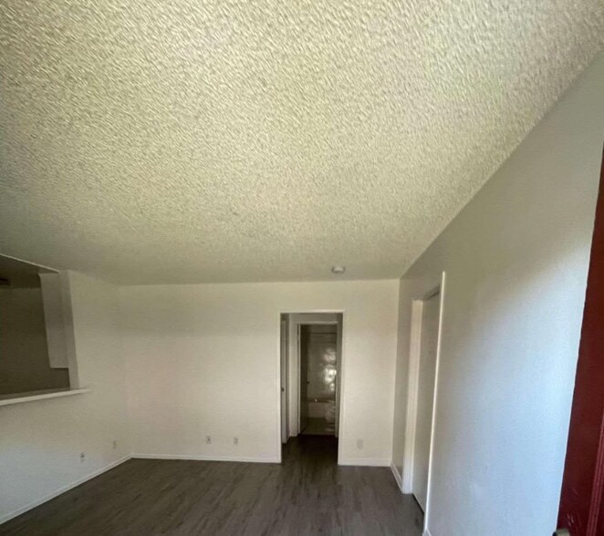 Building Photo - 38719-38729 10th St E