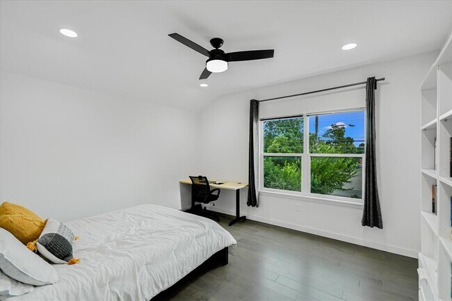 Building Photo - 2414 E Martin Luther King Jr Blvd