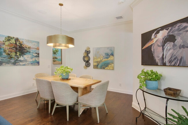 Building Photo - 136 Florence Dr