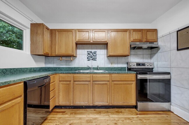Building Photo - 2208 Escambia Dr